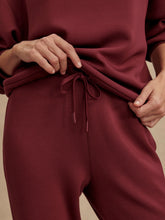 Load image into Gallery viewer, Varley Betsy Sweat in New Maroon