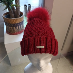 SEEBERGER knit beanie cashmere silk with turn up with real fur pompon in wine red