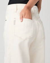 Load image into Gallery viewer, Paige Arellia Skimmer Barrell Jeans in Cream Contrast