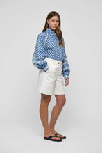 Load image into Gallery viewer, Dea Kudibal NitaDEA NS Blouse in Herberia Ocean