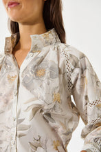 Load image into Gallery viewer, Dea Kudibal EmiDEA NS Blouse in Paeonia White