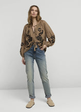 Load image into Gallery viewer, Summum Linen Blend Blouse
