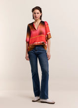 Load image into Gallery viewer, Summum Faded Top with Butterfly Sleeves
