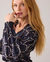 Load image into Gallery viewer, Summum Slightly Shiny Top with Print