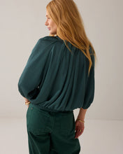Load image into Gallery viewer, Summum Reversible Silky Top