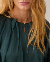 Load image into Gallery viewer, Summum Reversible Silky Top