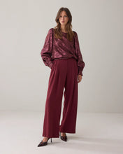 Load image into Gallery viewer, Summum Top with Shiny Jacquard Fabric