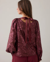 Load image into Gallery viewer, Summum Top with Shiny Jacquard Fabric