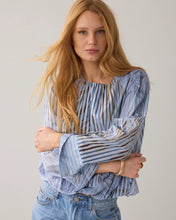Load image into Gallery viewer, Summum Pleated top with print