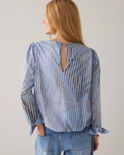 Load image into Gallery viewer, Summum Pleated top with Print in Soft Blue