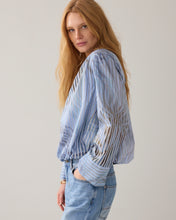 Load image into Gallery viewer, Summum Pleated top with Print in Soft Blue