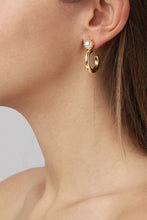 Load image into Gallery viewer, Dyrberg/Kern Quinte Earrings in Pearl
