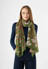 Load image into Gallery viewer, Codello Green Scarf with Leaf Print