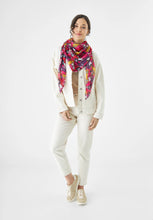 Load image into Gallery viewer, Codello Peanuts™ Recycled Polyester Scarf in Red