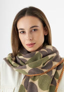 Load image into Gallery viewer, Codello Triangular scarf in Scandi look in Green