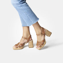 Load image into Gallery viewer, Paul Green Sandal 6073 in Tan
