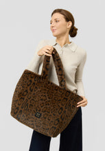 Load image into Gallery viewer, Codello Fake Fur Tote Bag with Leopard Pattern