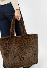 Load image into Gallery viewer, Codello Fake Fur Tote Bag with Leopard Pattern