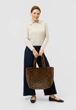 Load image into Gallery viewer, Codello Fake Fur Tote Bag with Leopard Pattern
