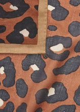 Load image into Gallery viewer, Codello Noble Scarf made of Wool with Leopard Pattern