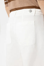 Load image into Gallery viewer, Luisa Cerano Bermuda Shorts in Linen Blend in White