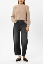 Load image into Gallery viewer, Luisa Cerano Authentic Barrel-Leg Jeans in Black