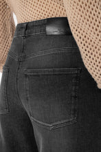 Load image into Gallery viewer, Luisa Cerano Authentic Barrel-Leg Jeans in Black
