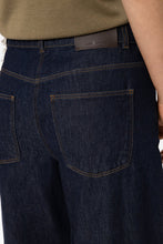 Load image into Gallery viewer, Luisa Cerano Authentic Barrel-Leg Jeans in Denim