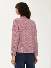 Load image into Gallery viewer, iBlue Ester Blouse in Ivory Apple