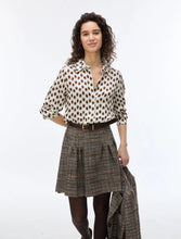 Load image into Gallery viewer, iBlues Odissea Figure-Skimming Shirt in Ivory