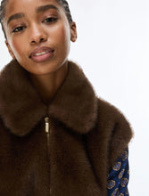 Load image into Gallery viewer, iBlues Epoche Fluffy Gilet in Brown