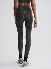 Load image into Gallery viewer, Varley Move Pocket Legging High 25' in Obsidian Dew