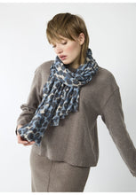 Load image into Gallery viewer, Codello Scarf in a Narrow Size with a leopard Pattern in Blue