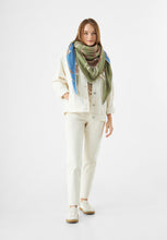 Load image into Gallery viewer, Codello Triangular Scarf with Flora and Fauna Motifs in Green