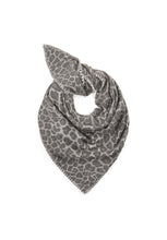 Load image into Gallery viewer, Codello Triangle Scarf with Leopard Print in Grey