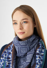 Load image into Gallery viewer, Codello Premium Scarf with Graphic Pattern in Blue