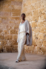 Load image into Gallery viewer, Herzen's Poncho 5004 in Beige/White