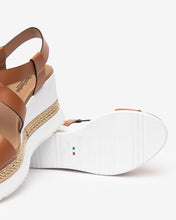 Load image into Gallery viewer, NeroGiardini Leather Sandal in Brown