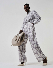 Load image into Gallery viewer, Herzen Trousers 6813 in Cloud Superwhite