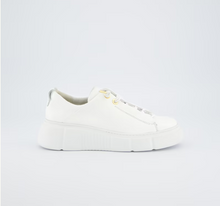 Load image into Gallery viewer, Paul Green Maincalf in White