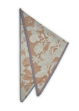 Load image into Gallery viewer, Codello Jacquard Triangular Scarf with a flower print in Grey