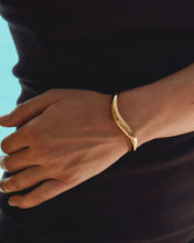 Load image into Gallery viewer, Edblad Azure Bangle Gold