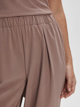 Load image into Gallery viewer, Varley Alana Slim Tapered Cuff Pants 27 in Antler