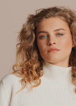 Load and play video in Gallery viewer, Riani Taffeta Circle Skirt in Gold