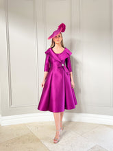 Load image into Gallery viewer, Teresa Ripoll 3722 Puce with A-Line