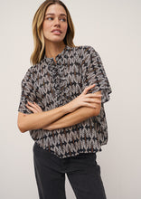 Load image into Gallery viewer, 0039 Italy Daisy Blouse in Navy
