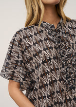 Load image into Gallery viewer, 0039 Italy Daisy Blouse in Navy
