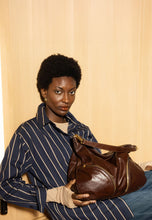 Load image into Gallery viewer, Abro Cargo Medium Leather Bag in Caramel/Cognac
