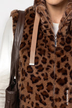 Load image into Gallery viewer, Monari Faux fur vest in Leopard Print

