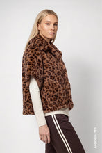 Load image into Gallery viewer, Monari Faux fur jacket with leopard print
